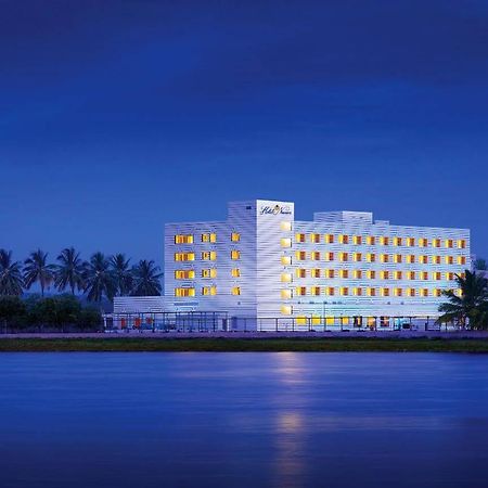 Hotel Naveen Lakeside Hubli Extérieur photo