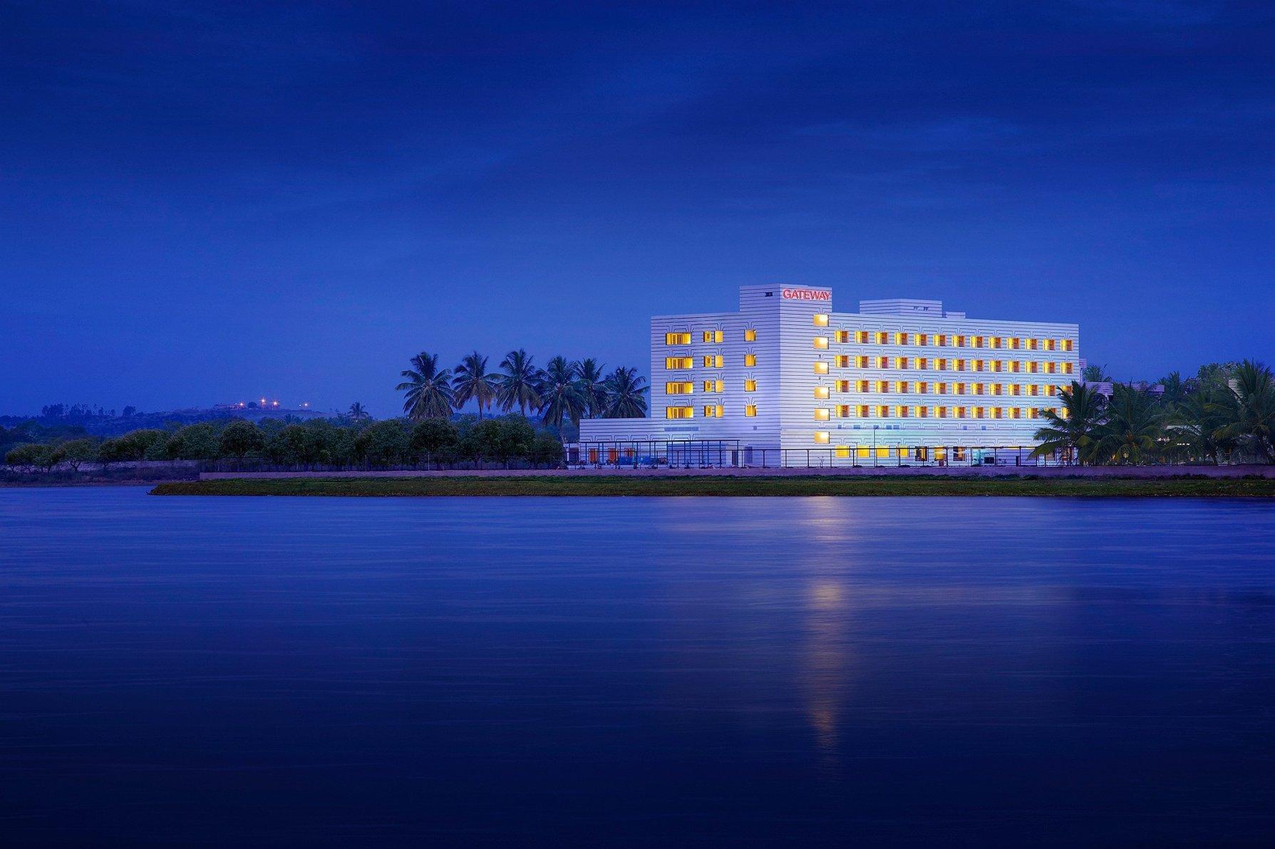 Hotel Naveen Lakeside Hubli Extérieur photo