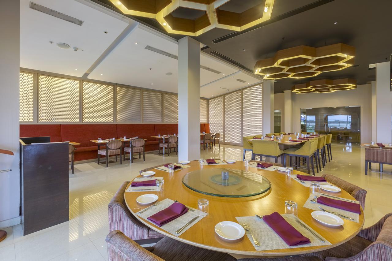 Hotel Naveen Lakeside Hubli Extérieur photo