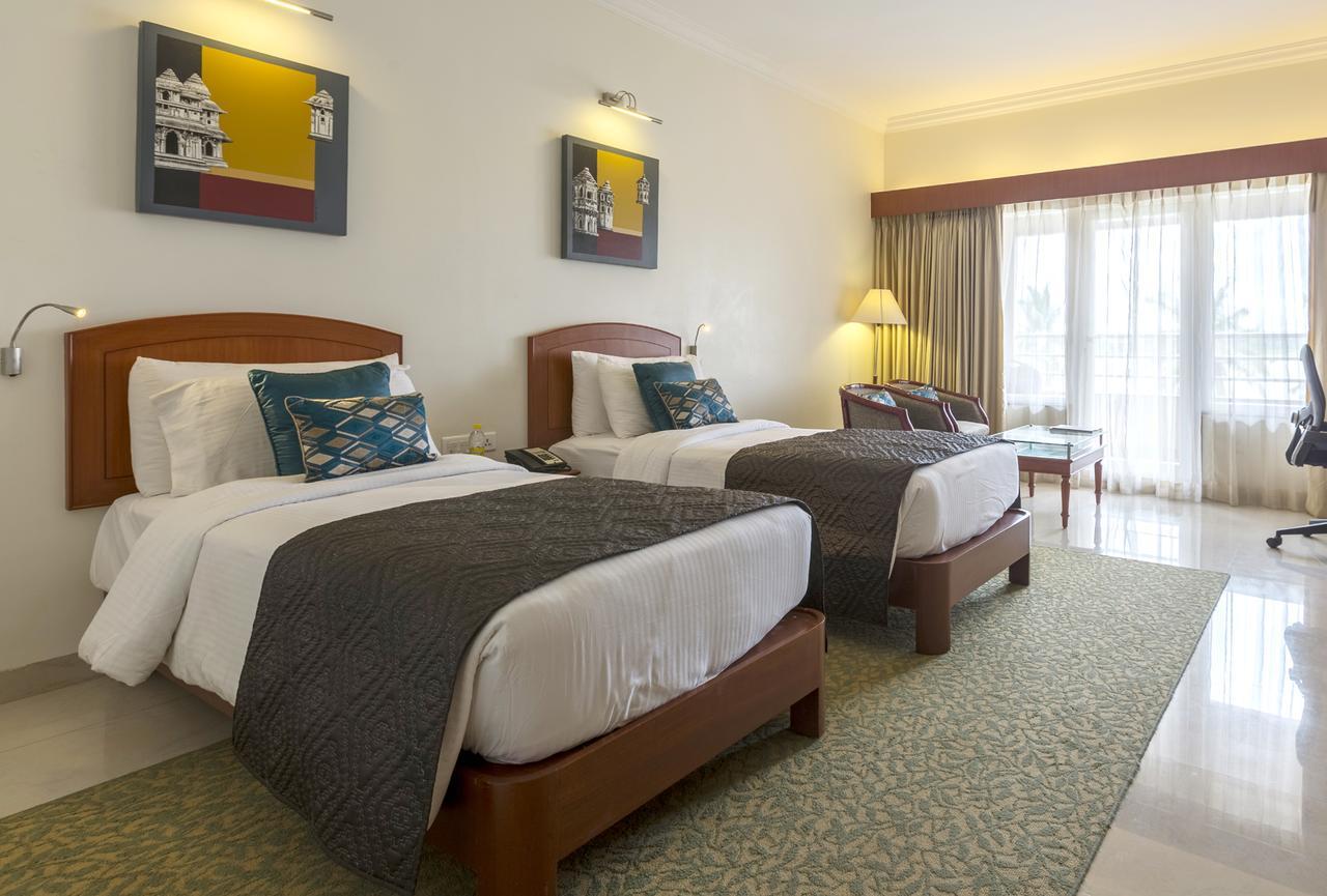 Hotel Naveen Lakeside Hubli Extérieur photo