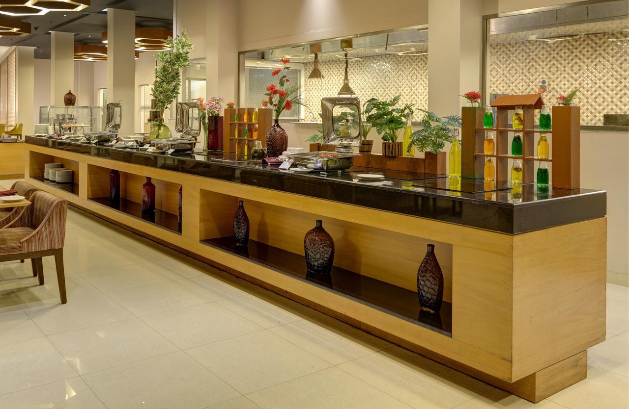 Hotel Naveen Lakeside Hubli Extérieur photo