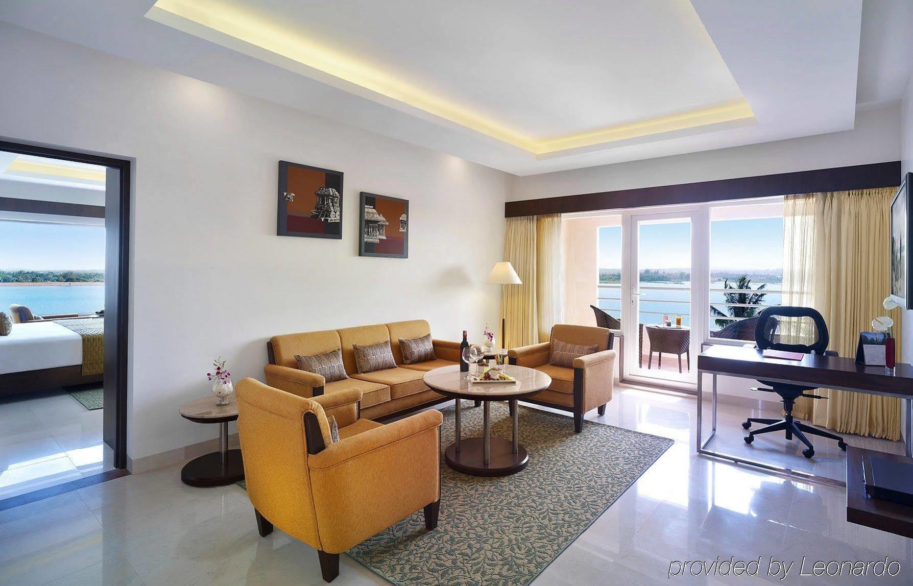 Hotel Naveen Lakeside Hubli Extérieur photo