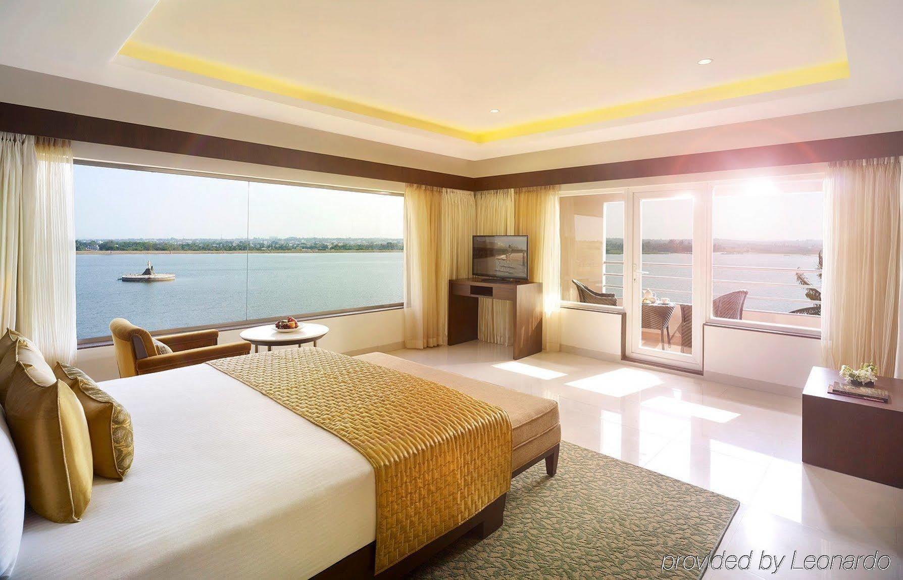 Hotel Naveen Lakeside Hubli Extérieur photo