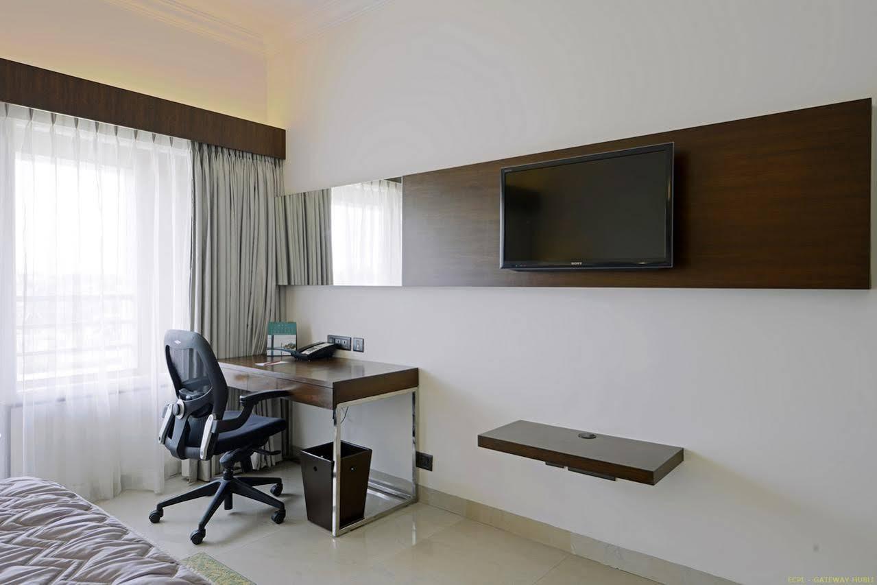 Hotel Naveen Lakeside Hubli Extérieur photo