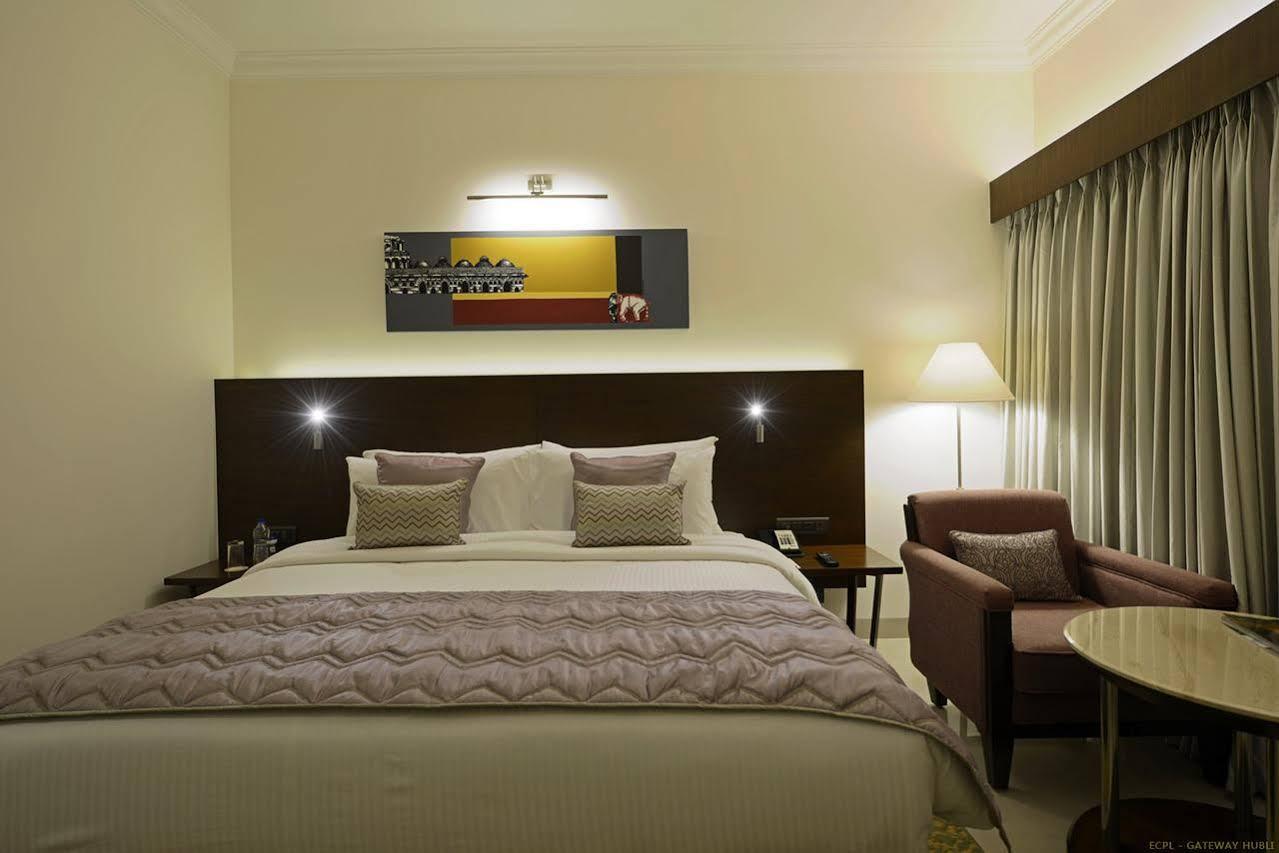 Hotel Naveen Lakeside Hubli Extérieur photo