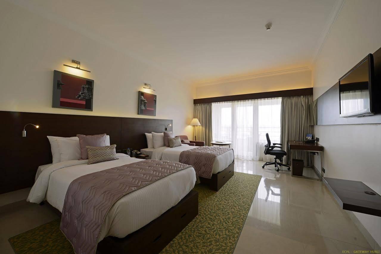 Hotel Naveen Lakeside Hubli Extérieur photo