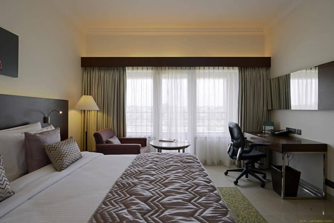 Hotel Naveen Lakeside Hubli Extérieur photo