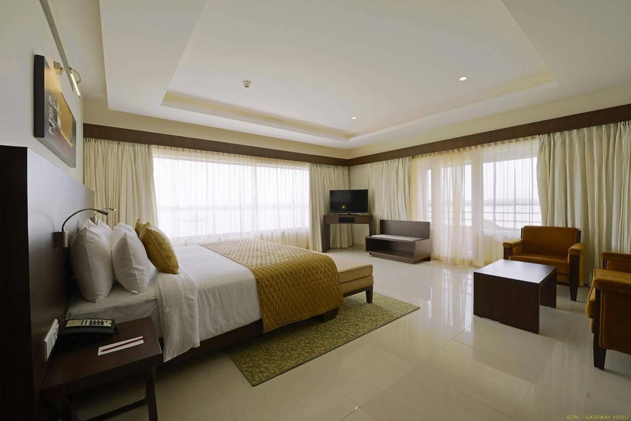 Hotel Naveen Lakeside Hubli Extérieur photo