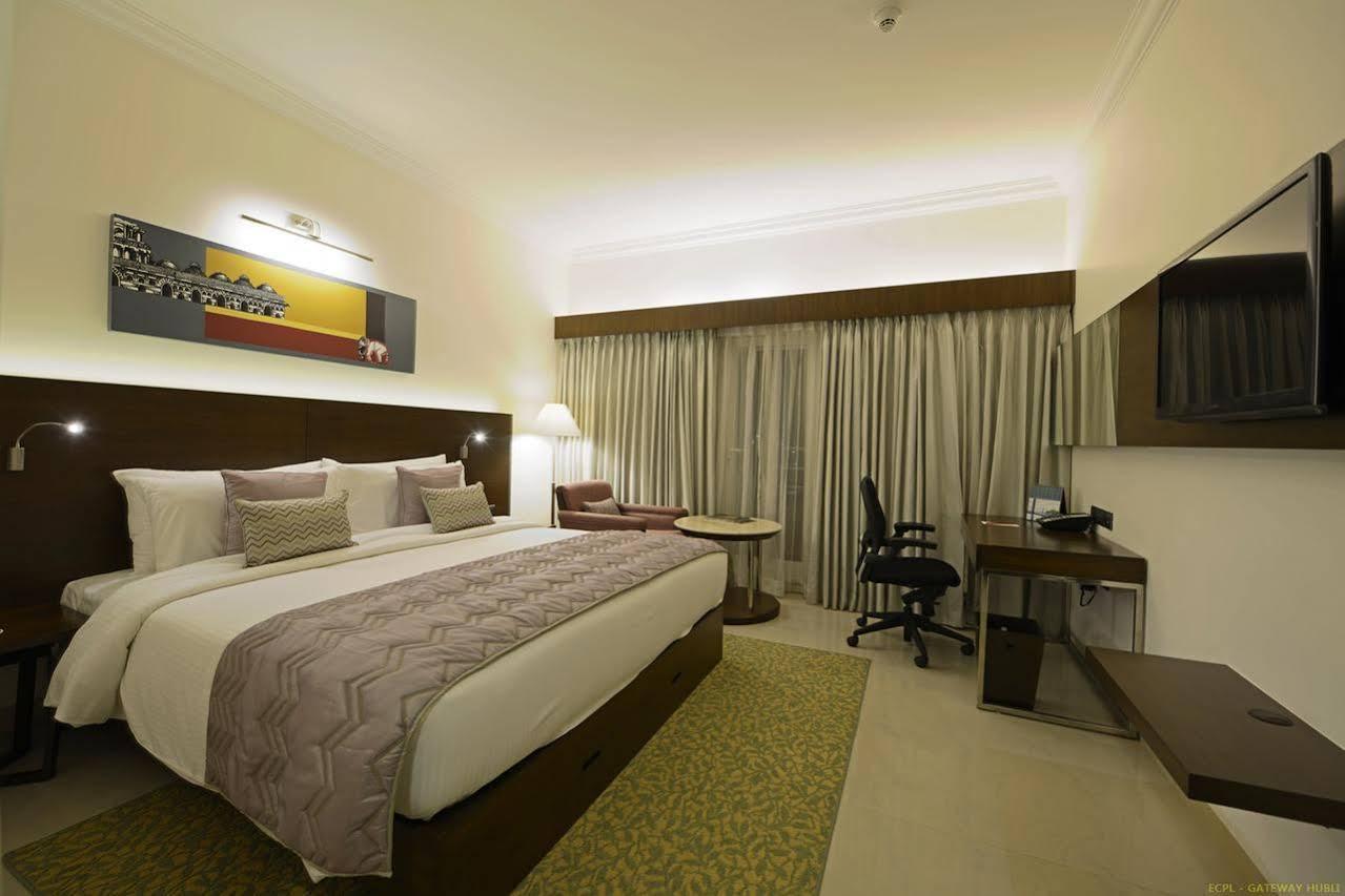 Hotel Naveen Lakeside Hubli Extérieur photo